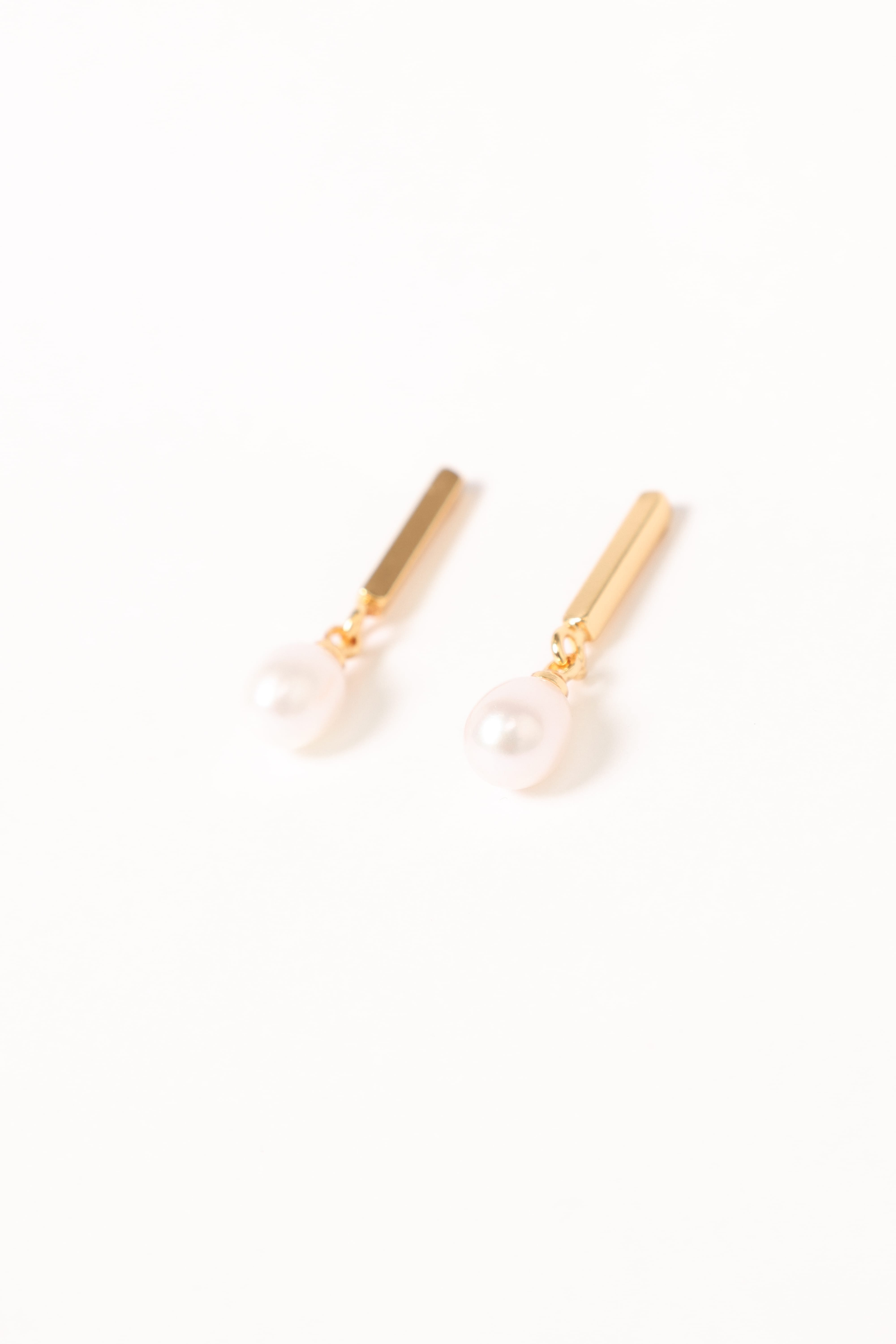 Calista Earrings - Gold/Pearl